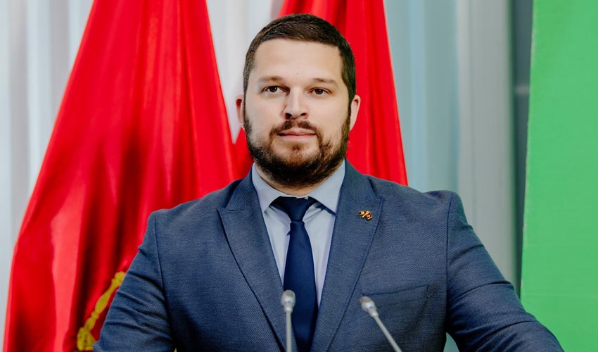 Zoran MikićuURA
