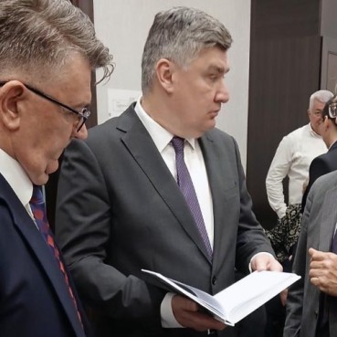Vukotić poklonio knjigu Milanoviću